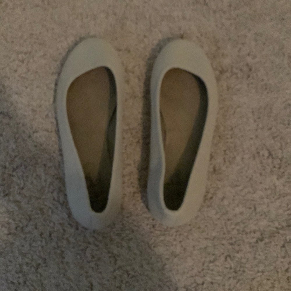 Nude ballet flats